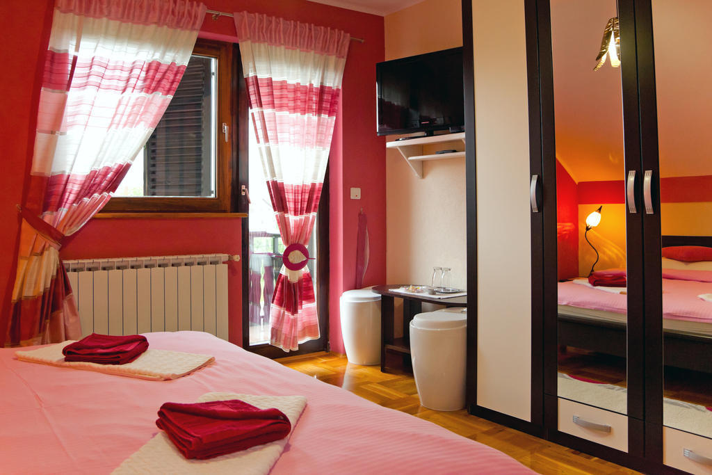 Apartments Tratincica Seliste Dreznicko Pokoj fotografie